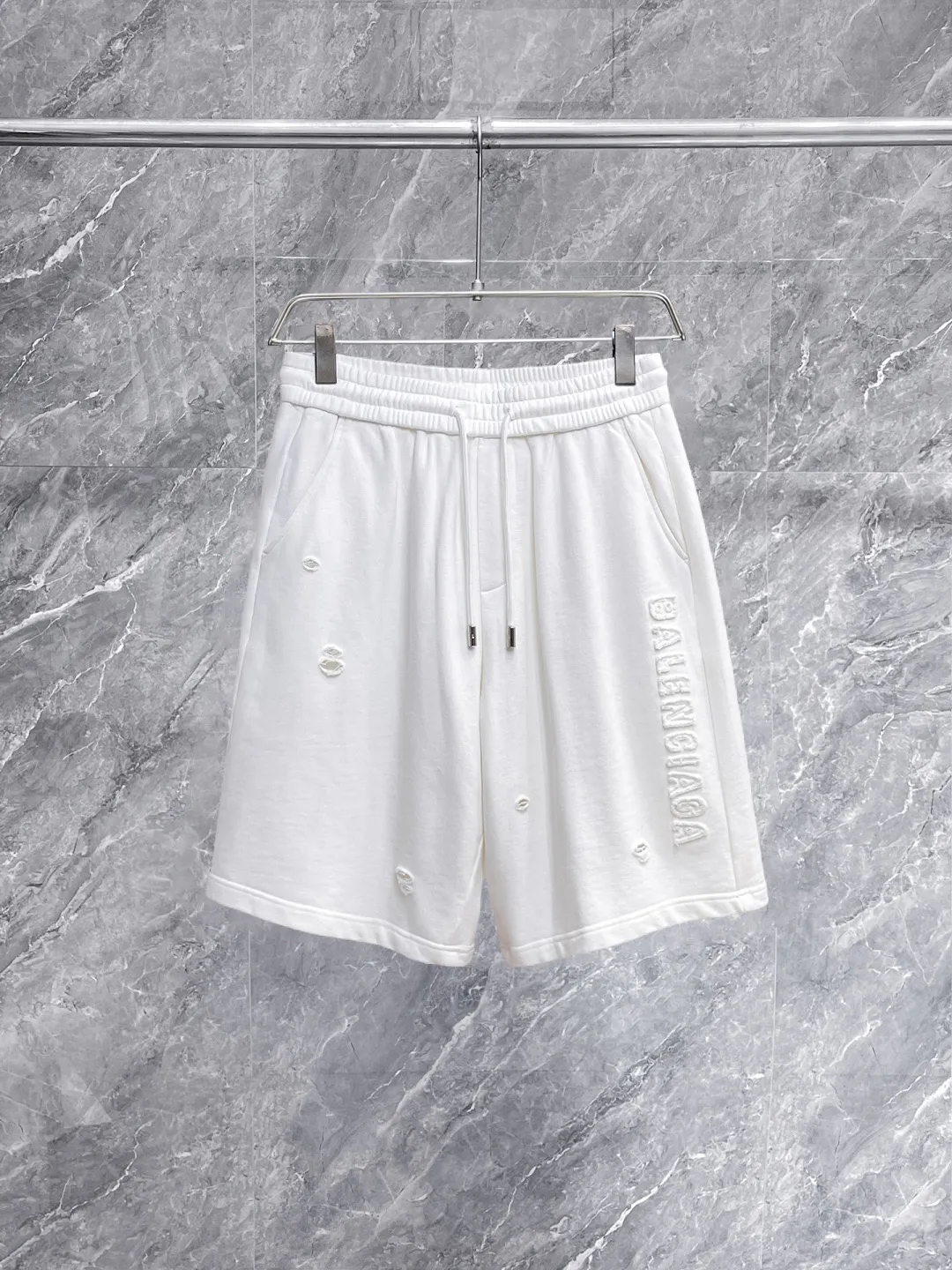 Balenciaga's three-standard complete 2026 summer New Arrival men's casual shorts, advanced custom-made Breathable fabric, Breathable fabric, extremely stretchy and comfortable, impeccable details, top-grade accessories, original logo design concept, delicate and soft feel! The upper body shape is awesome! Size: M-XXXL Please state your height and weight when ordering